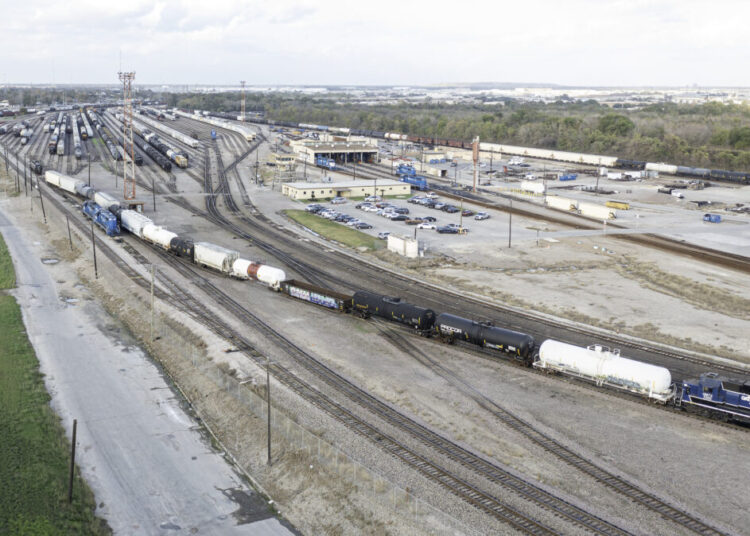 FRA links train configuration to 6 derailments, issues safety advisory