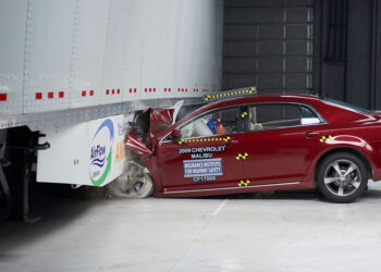 NHTSA puts cost of mandatory side underride guards at up to $1.2B