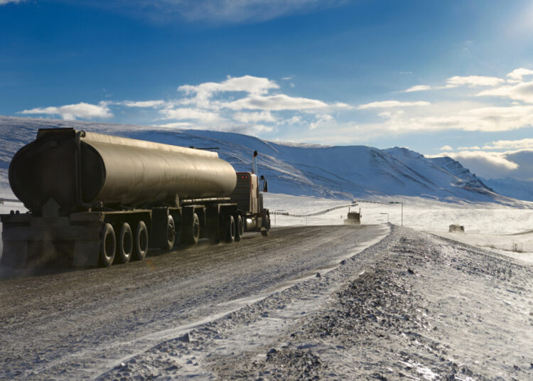 Alaskan trucking fleets promise $150K driver salaries amid drilling boom