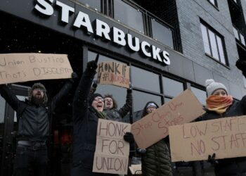 NLRB: Starbucks Illegally Fired a Chicago Barista For Union Organizing
