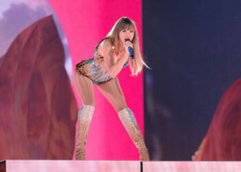 Taylor Swift, Banned at a Chicago Bar, Is Embraced With a Drag Brunch at Another