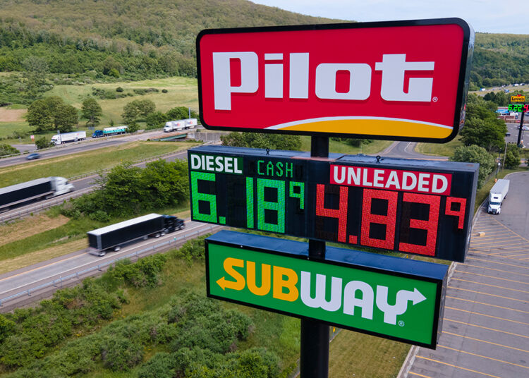 Haslams, Buffett Tangled in Accounting Spat Over Pilot