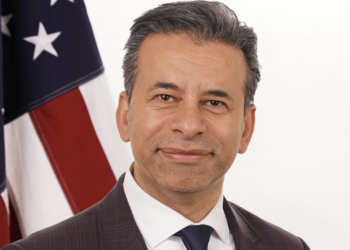 FDA commissioner resigns