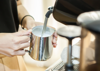 Raw milk lattes stir debate in Wyoming