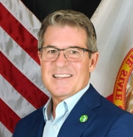 Swearing-in of commissioner returns U.S. maritime regulator to full strength