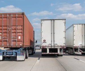 US trailer orders soar 385% as Class 8 truck market sends mixed signals