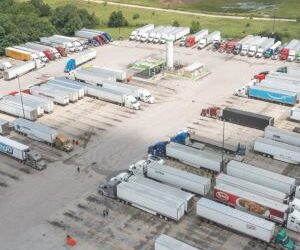 Veteran trucker launches free parking, fuel-price platform for drivers